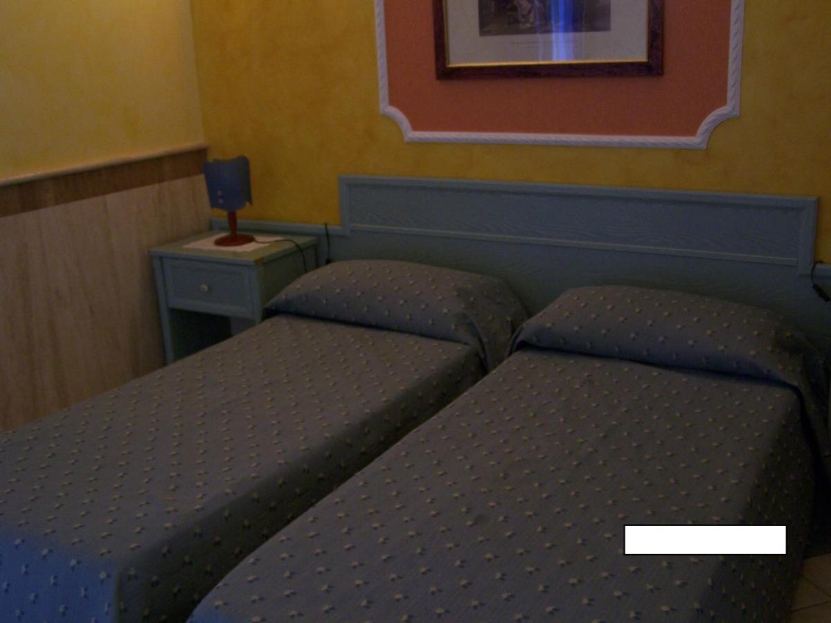 Hotel Nautilus Nicotera Rum bild