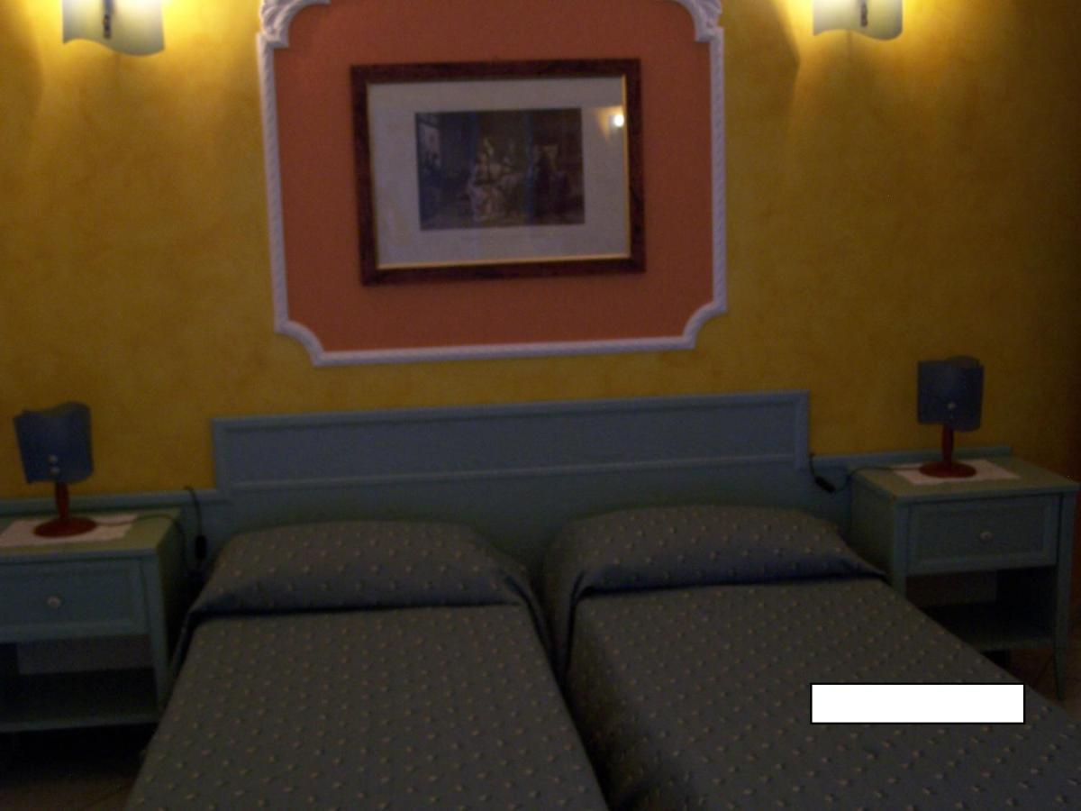 Hotel Nautilus Nicotera Rum bild
